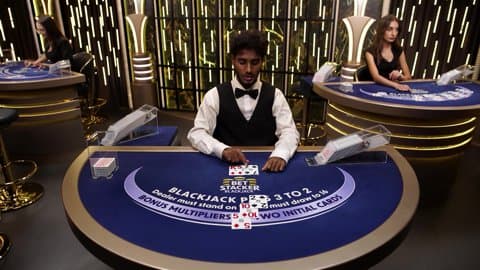Play Classic Bet Stacker Blackjack 13 by Evolution