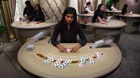 Play Free Bet Blackjack 8 by Evolution